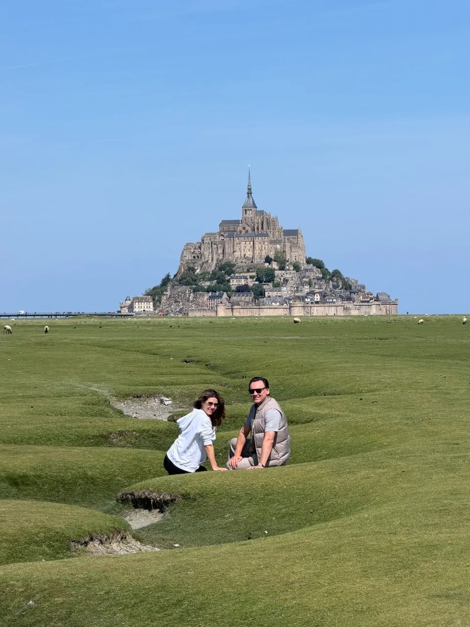 A couple enjoying a panoramic photo stop near Mont Saint-Michel